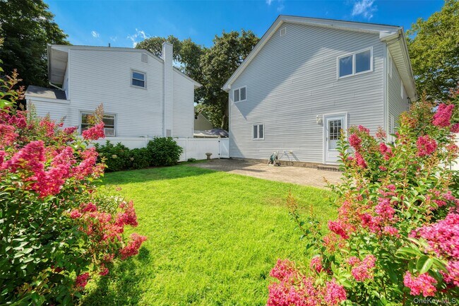 Building Photo - 11 7th St