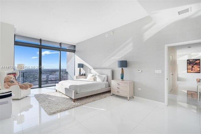 Building Photo - 88 SW 7th St