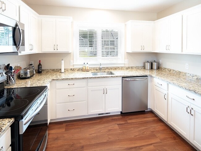 Building Photo - 47 Drum Dr