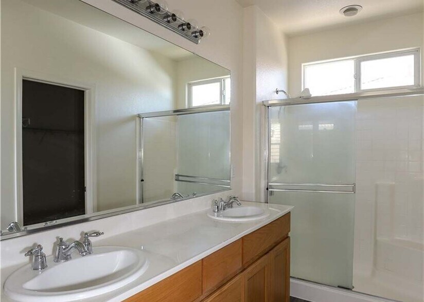 Building Photo - 468 Beckman Way