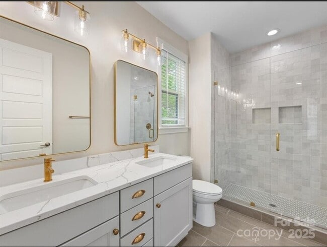 Building Photo - Beautiful and spacious 4-bedroom, 5-bath h...