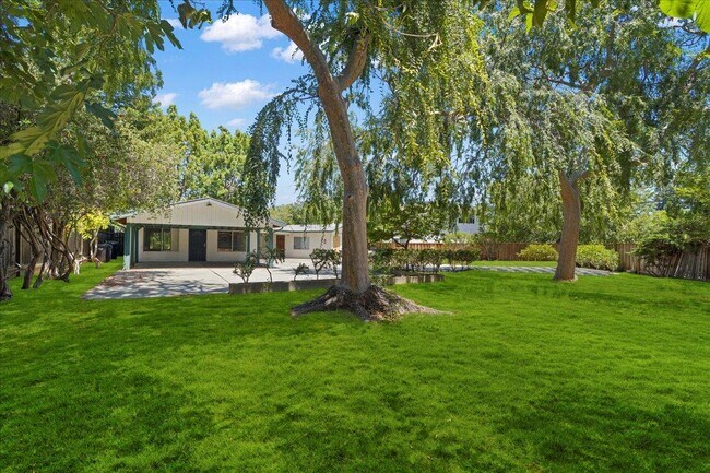 Primary Photo - 536 Hawthorn Ave