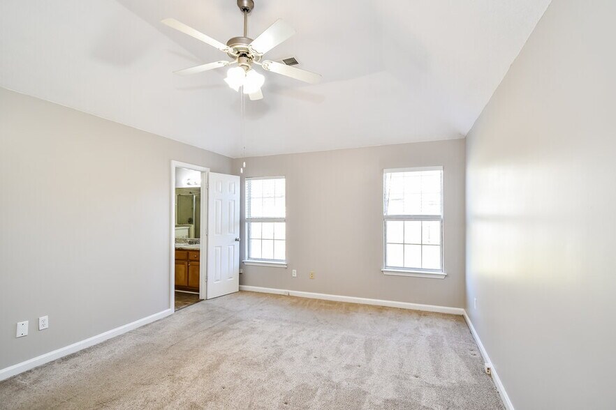 Building Photo - 7862 Fallstone Rd