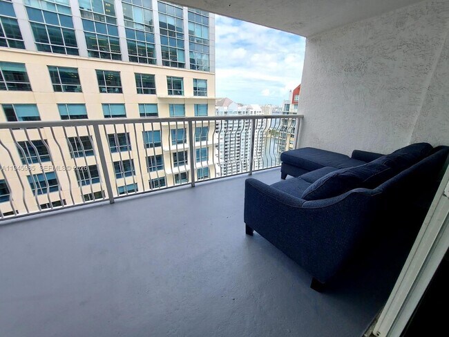 Building Photo - 1200 Brickell Bay Dr