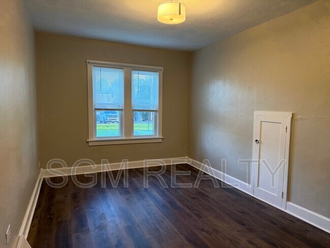Building Photo - 316 W Mill St