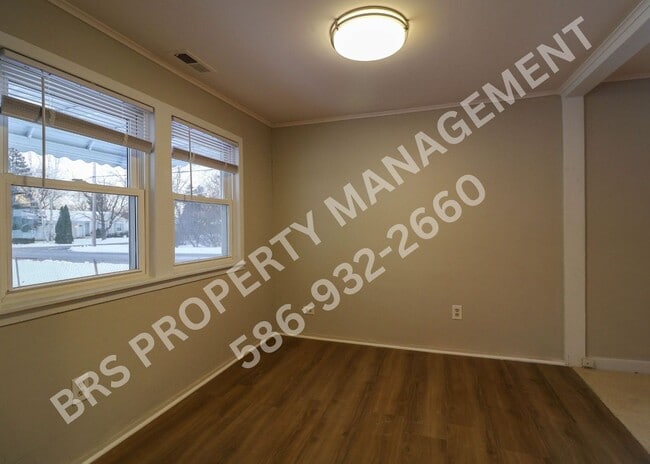 Building Photo - 1 Bed, 1 Bath House In Rochester Hills