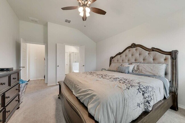 Building Photo - "Upgraded 3-Bed, 2-Bath Ranch Home Conveni...