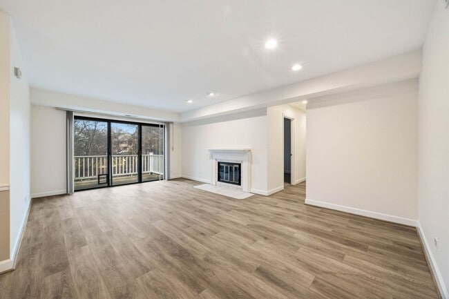 Building Photo - 0N024 Ambleside Dr