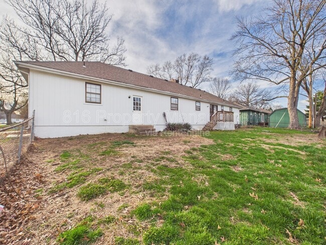 Building Photo - 3929 S Carriage Ln