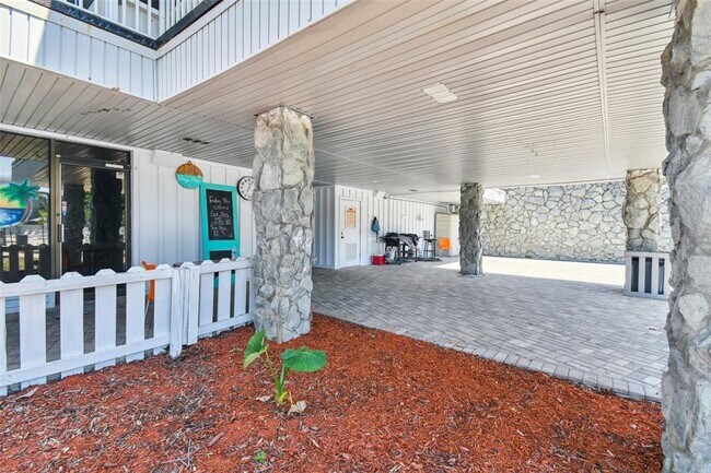 Building Photo - 23325 Club Villas Dr