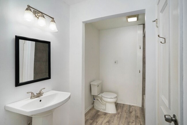 Building Photo - 3929 Roma Ct