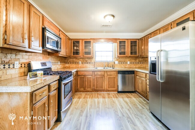 Building Photo - Charming North Little Rock Home with 2-Car Garage
