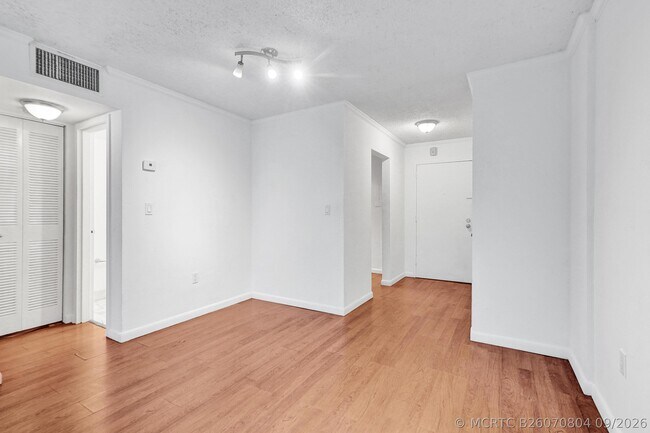 Building Photo - 1805 Sans Souci Blvd