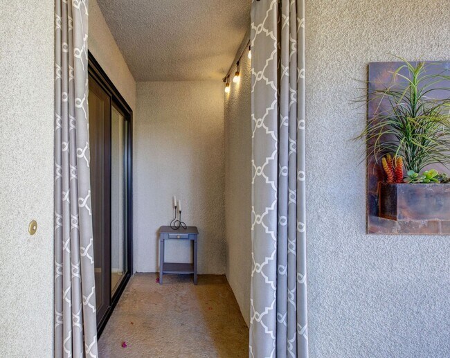 Building Photo - 353 N Hermosa Dr