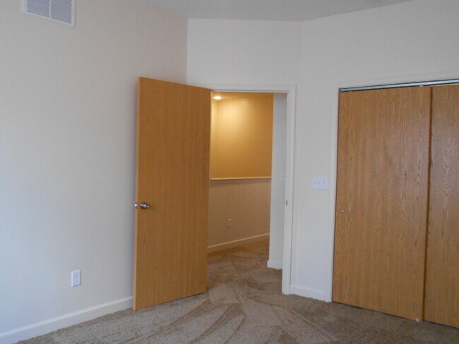 Building Photo - 435-439 E 16th Ave