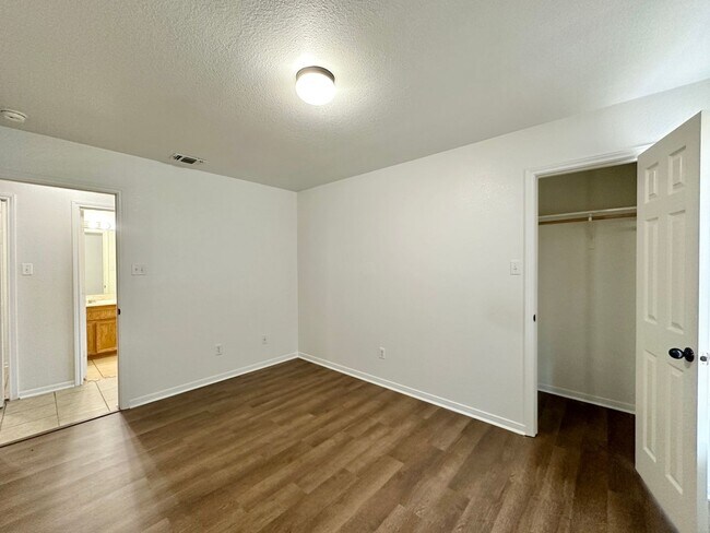 Building Photo - 2608 Seabiscuit Dr