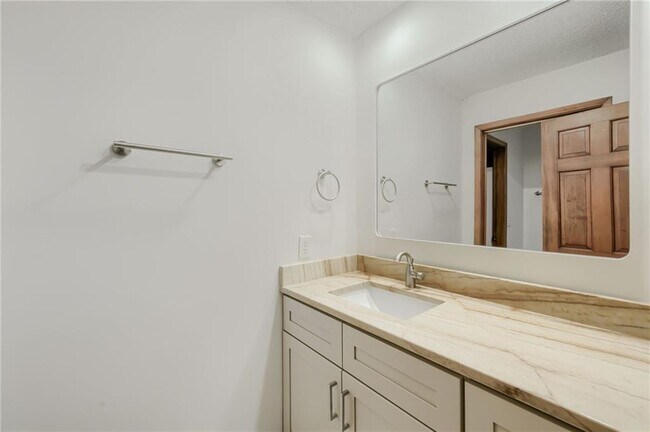 Building Photo - 570 Idlewood Dr NW