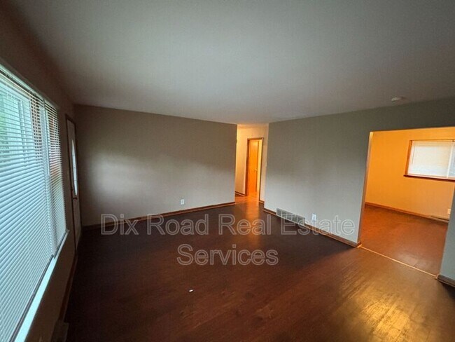 Building Photo - 272 Symmes Rd