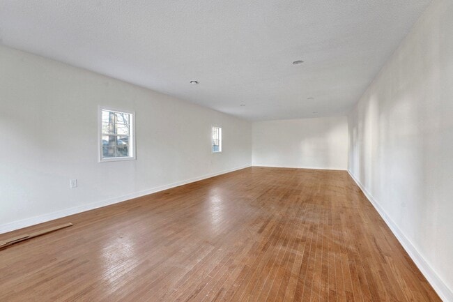 Building Photo - 3780 Shirlwood Ave