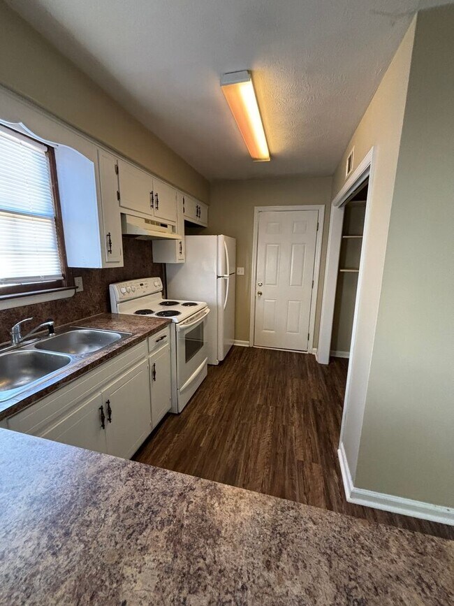 Building Photo - 1247 Kings Mountain Ct