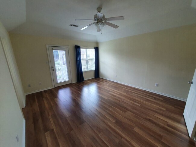 Building Photo - 16020 Fountainview Dr