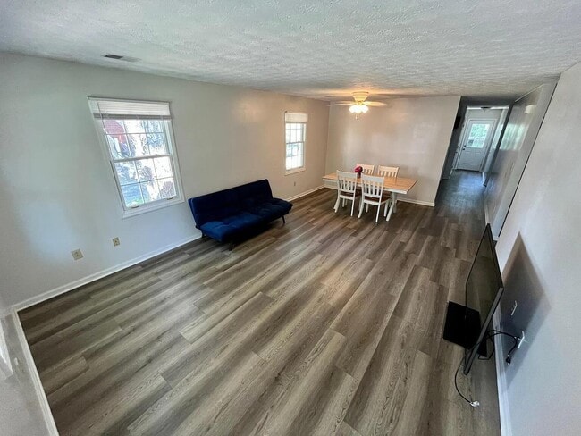 Building Photo - 1086 Duncan Ave