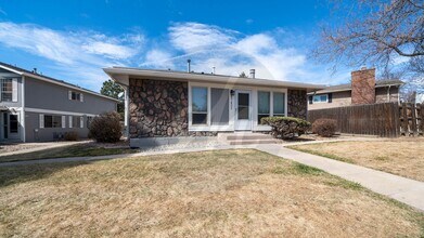 Building Photo - Updated ranch style condo in Vista Grande