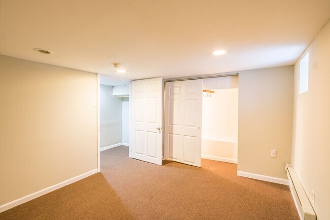 Building Photo - LaSalle Home with Three Bedrooms and Den