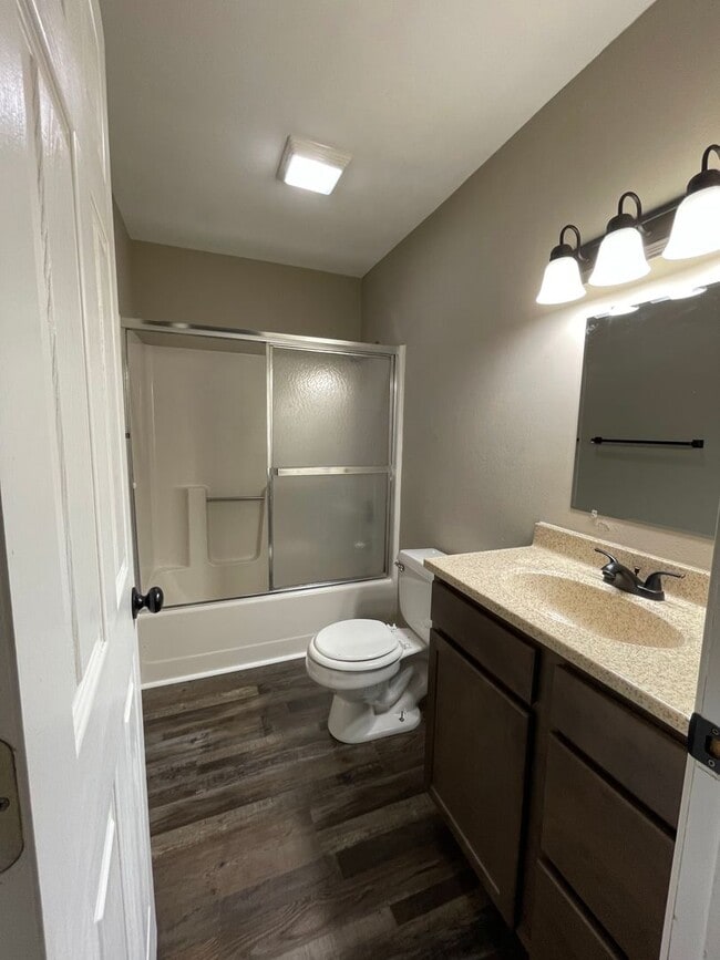 Building Photo - 1006 Northwood Dr