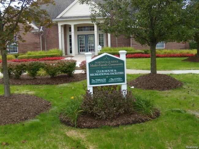 Building Photo - 16695 Carriage Way