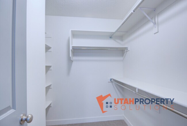 Building Photo - 959 W 540 S