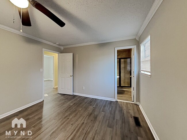 Building Photo - 5170 Hickory Dr NE