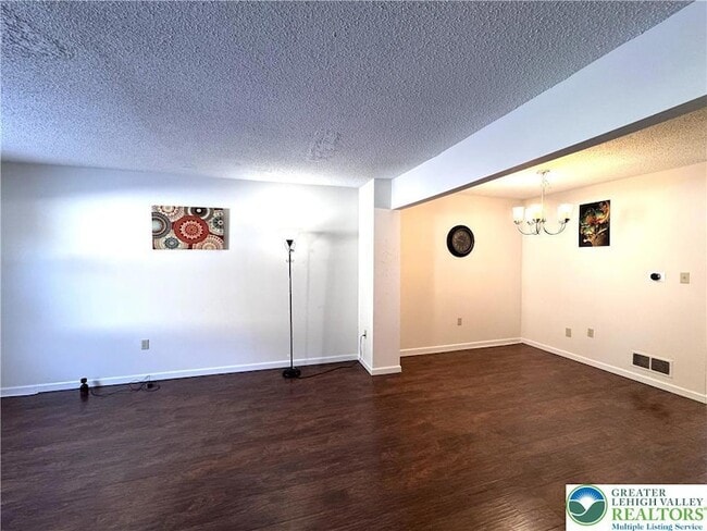 Building Photo - 8315 Countryside Ln