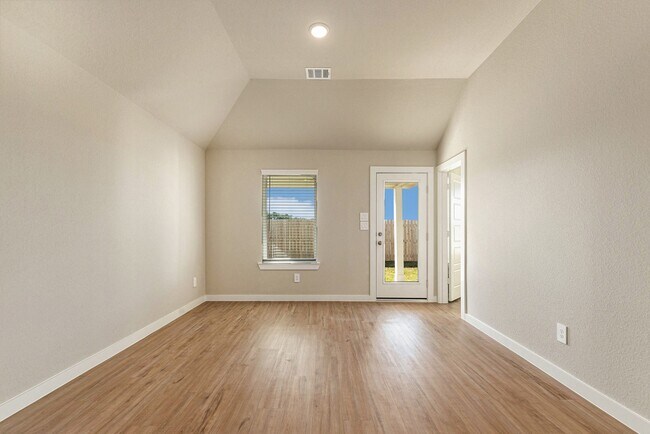 Building Photo - 672 Roaring Fls Dr