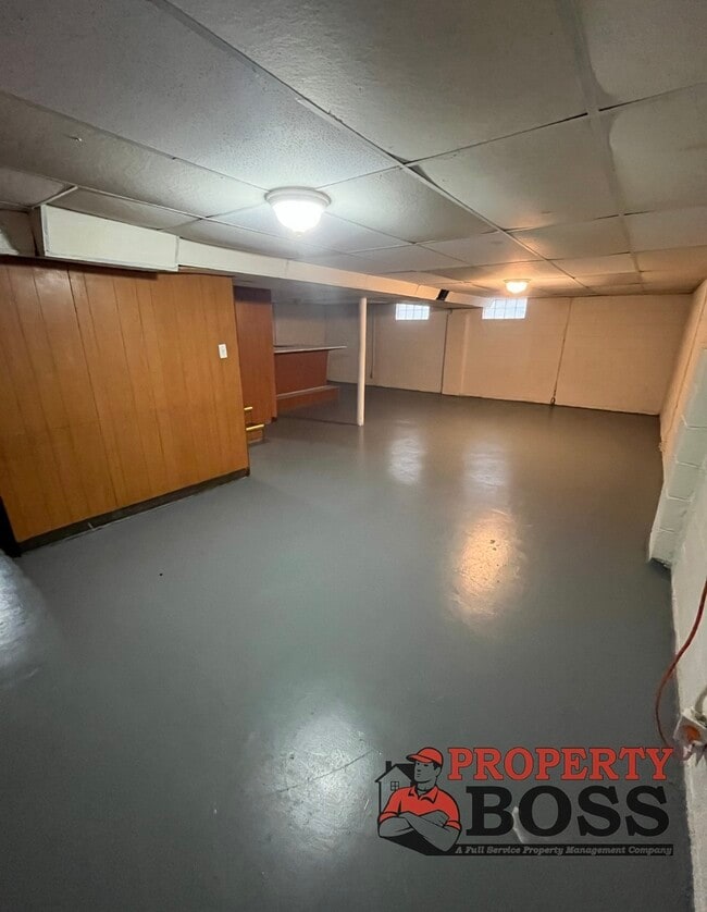 Building Photo - 1039 E 11th Ct