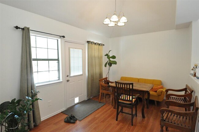 Building Photo - 9902 Talleyran Dr