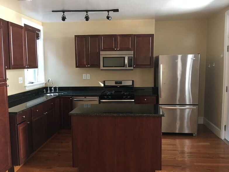 Building Photo - 1743 N Capitol St NE