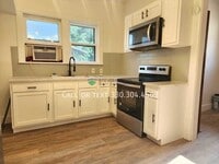 Building Photo - 687 Allyn St