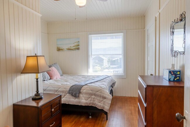 Building Photo - 640 S Columbia St