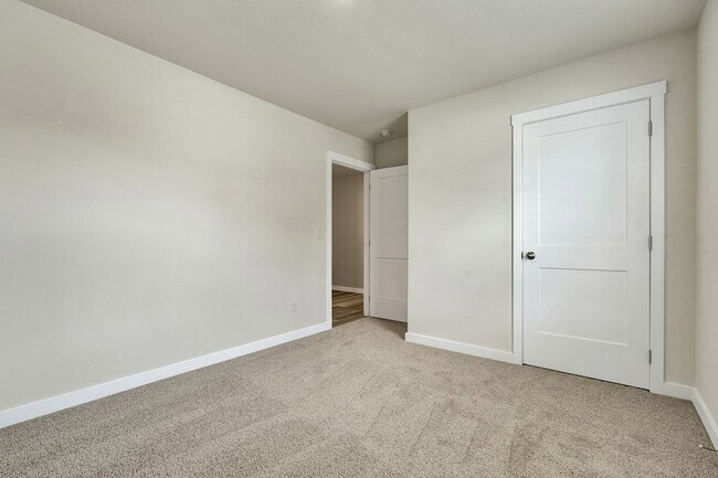 Building Photo - 576 Fox Den Cir
