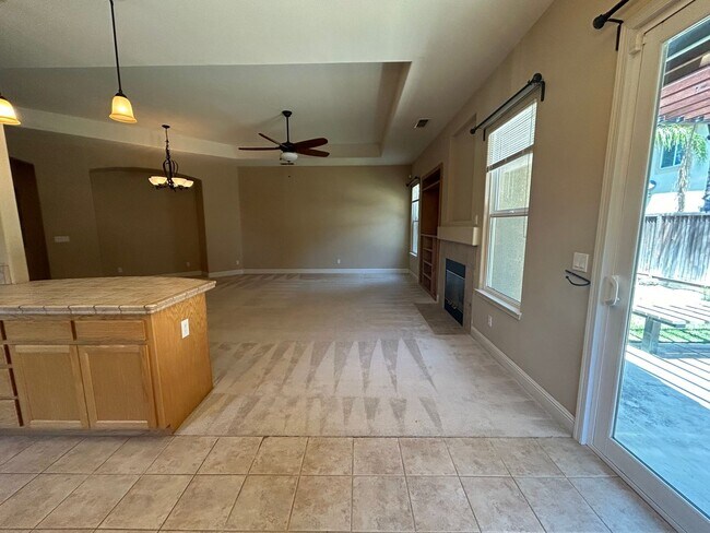 Building Photo - Nice Oakdale home on corner lot