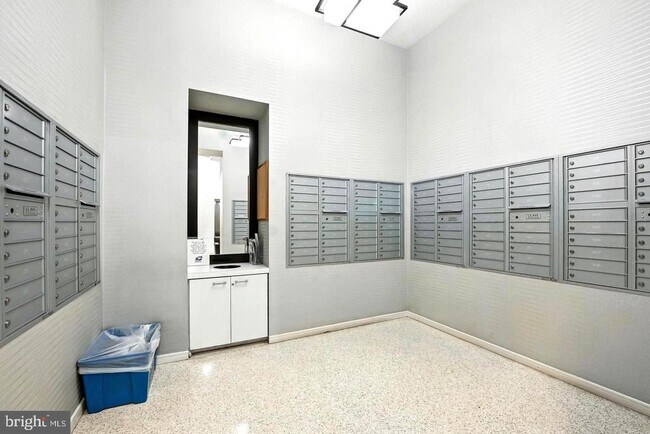 Building Photo - 157 Fleet St