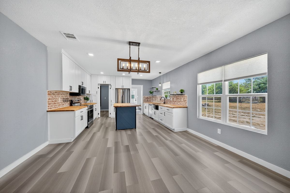 Building Photo - 1203 Ave J