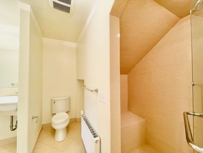 Building Photo - 1524 14th Ave S