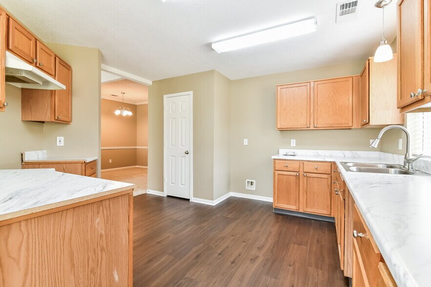 Building Photo - 3122 Rainpark Ln