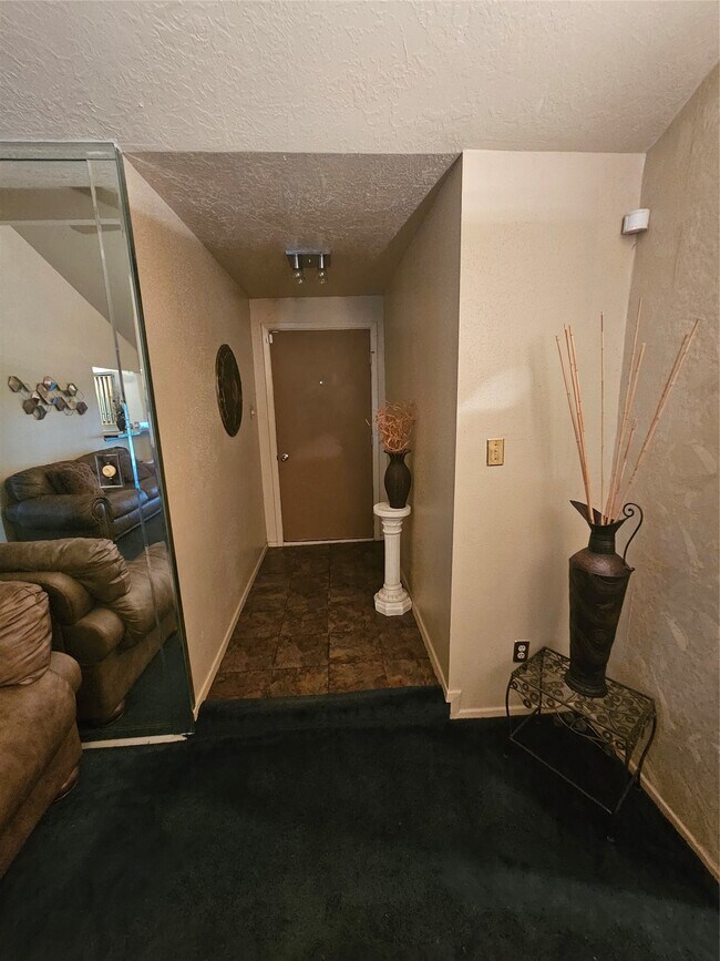 Building Photo - 15206 Flamingo Park