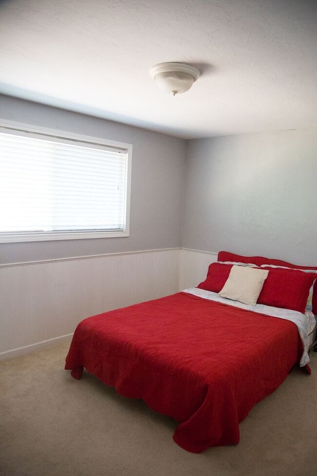 Building Photo - (OWE) 3 bed 2 bath home in Cal Young Neigh...