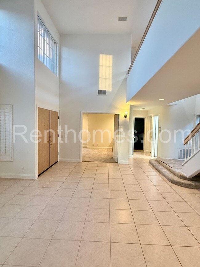 Building Photo - 11858 Caminito Corriente