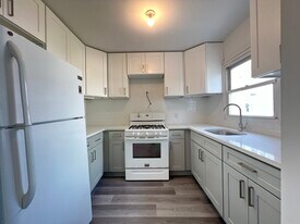 Building Photo - 13 E 17th St