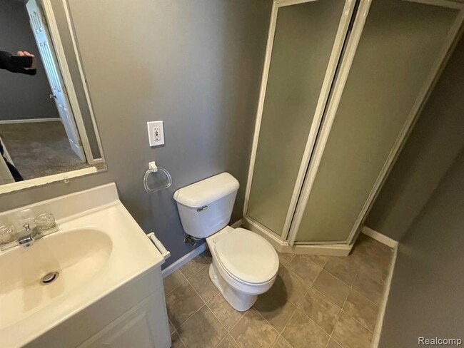 Building Photo - 1136 Lakeview Cir